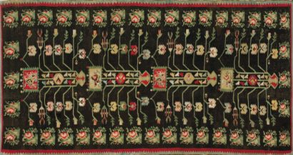  Kilim Roumain Tissage kilim en laine. Vers 1850 320 x 145 cm Composition de motifs...