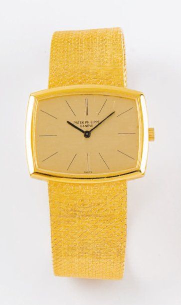 PATEK PHILIPPE - TELEVISION. Circa 1967. Bracelet montre en or jaune. Cadran or....
