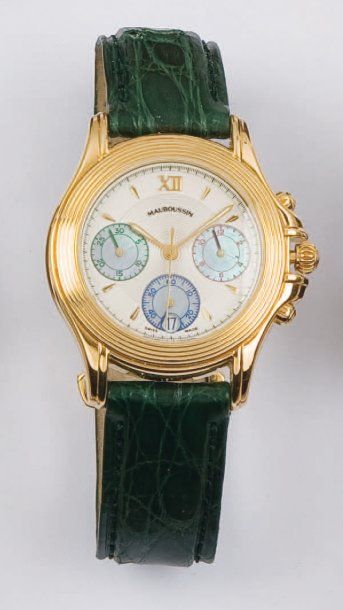 MAUBOUSSIN - Montre de poignet chronographe en or jaune. Cadran à trois compteurs...
