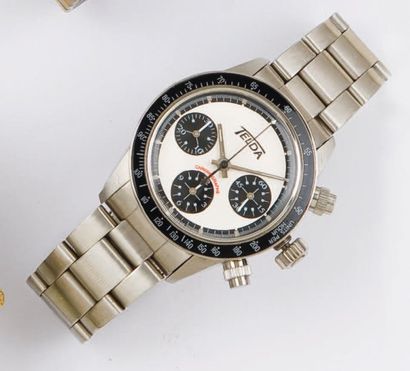 TELDA - Bracelet montre chronographe en acier. Cadran blanc à trois compteurs noir....