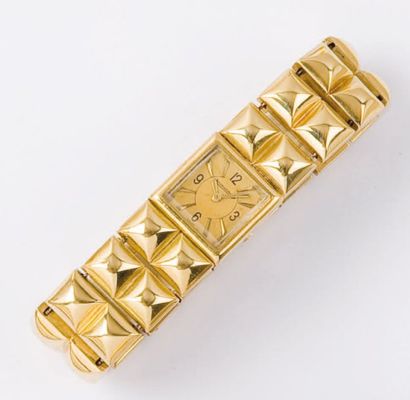 JAEGER LECOULTRE - Circa 1940. Bracelet montre de dame en or jaune. Mouvement mécanique...