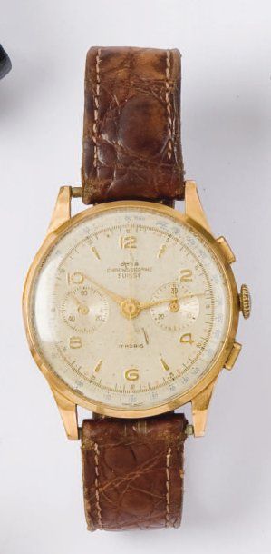 OTIS - Vers 1940. Montre de poignet chronographe en or jaune. Cadran à deux compteurs...