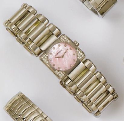 MAUBOUSSIN - Bracelet montre de dame en acier. Cadran nacre rose. Index et lunette...