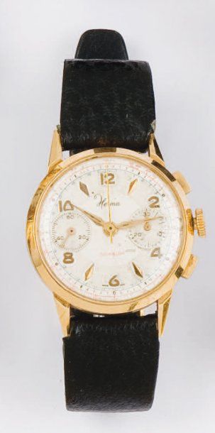HERMA - Montre de poignet chronographe en or jaune. Cadran argent à deux compteurs....