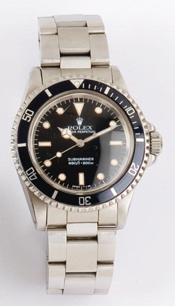 ROLEX - SUBMARINER. Ref 5513. Vers 1970. Bracelet montre en acier. Cadran noir, index...
