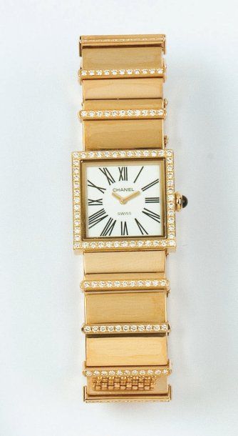 CHANEL - MADEMOISELLE Bracelet montre de dame en or jaune. La lunette sertie de diamants....