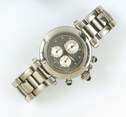 CARTIER - PASHA Bracelet - montre chronographe en acier. Cadran gris à trois compteurs....