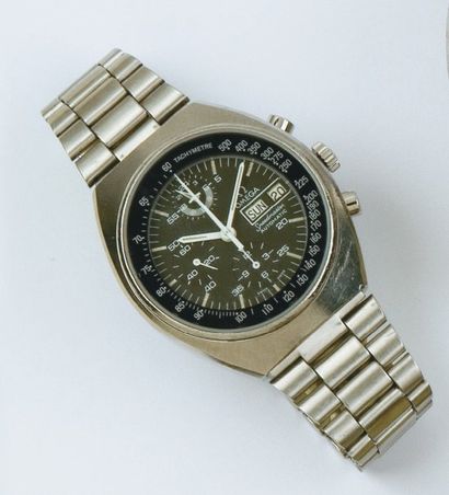 OMEGA - MARK 4 Bracelet montre chronographe en acier. Cadran noir à trois comtpeurs....