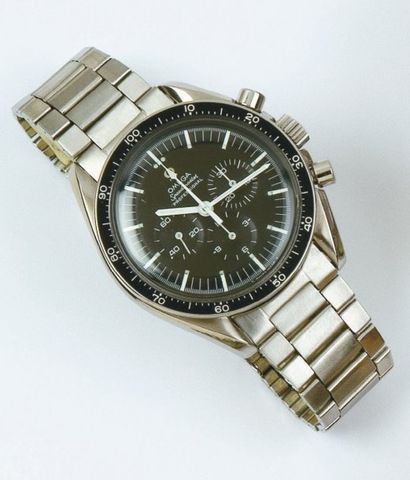 OMEGA - SPEEDMASTER. (Cal 861) Bracelet montre chronographe en acier. Cadran noir...