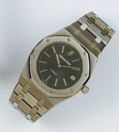 AUDEMARS PIGUET - ROYAL OAK JUMBO Bracelet montre en acier. Cadran gris. Date. Mouvement...