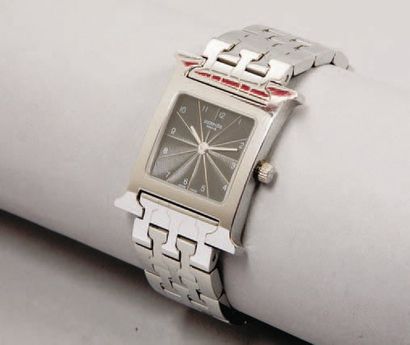HERMES Paris *Montre « H « en métal chromé argent, bracelet articulé, boucle déployante,...