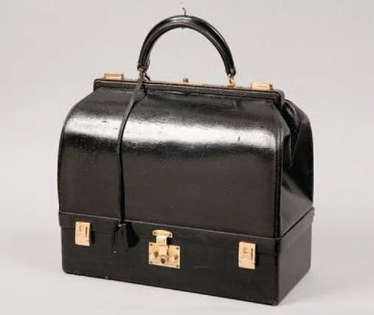 HERMES Paris *Sac « Malette « 32 cm en cuir noir, fond encharné faisant coffret à...