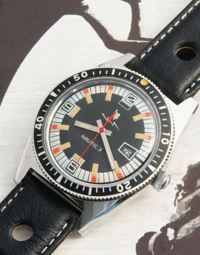LIP Nautic-3, vers 1969 Rare montre de plongée en acier à dos vissé. Lunette crantée...