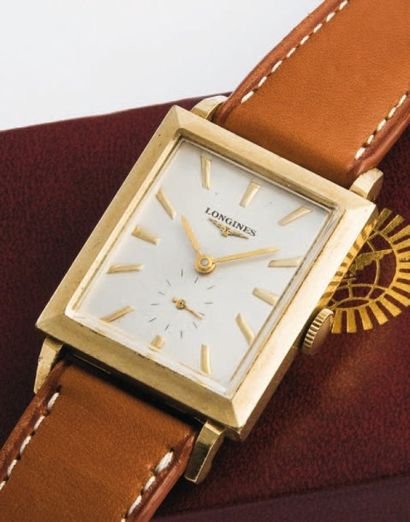 LONGINES Rectangle or, vers 1950 Très belle montre unisexe rectangulaire à anses...