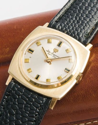 JULES JURGENSEN Couss in or, vers 1960 Superbe montre de dame de forme coussin des...