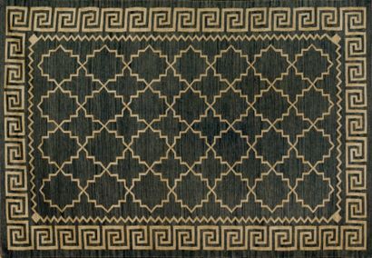 null Tissage Dhurry, Inde Tissage kilim en laine et en coton Vers 1930. 272 x 181...