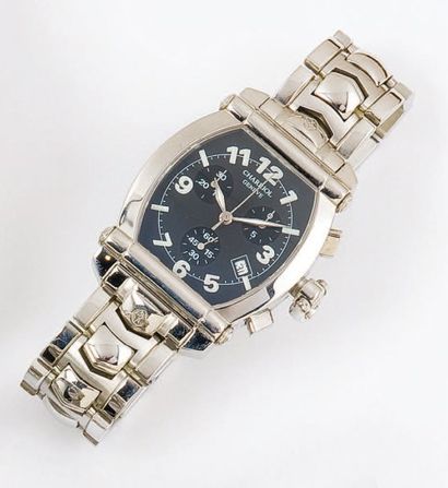 CHARIOL : Bracelet montre chronographe en acier de forme tonneau. Cadran noir à trois...