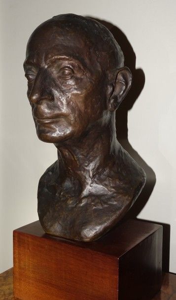 Pedro OLAIZOLA (1909-1984) Buste de Jacques DUBOIN Buste en bronze à patine brune....