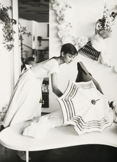 Audrey Hepburn, c. 1960. Deux tirages argentiques...