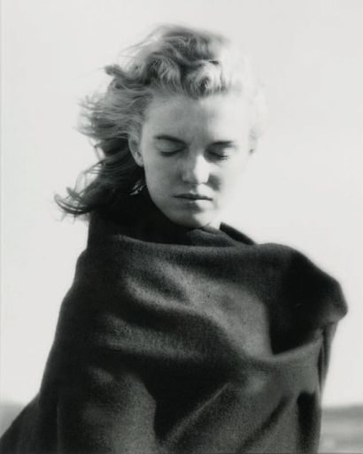 André de Dienes (1913-1985) Marilyn Monroe, 1946. Tirage argentique postérieur, numéroté...