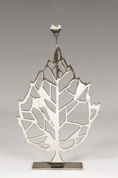 Maria PERGAY (1930) - Vers 1970 Lampe feuille en acier nickelé Haut. : 52 cm