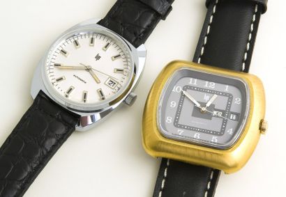 null LOT LIP (Automatic), vers 1972. 2 watches 
Imposante montre design 42869 modèle...