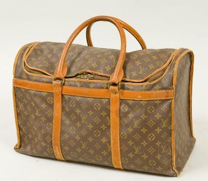 Louis VUITTON Sac chaussures en toile monogram et cuir naturel, fermeture éclair,...