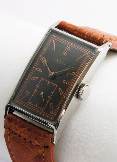 ATO (Curvex) vers 1940 L'une des rare montre signées de la manufacture 'ATO' célèbre...