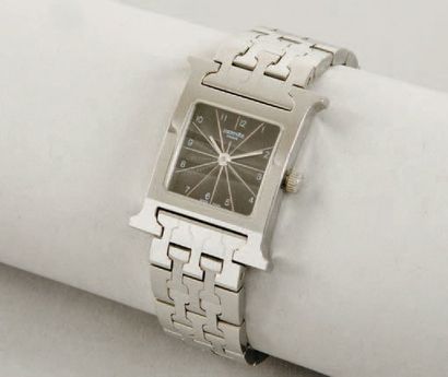 HERMÈS Paris Montre « H « en métal chromé argent, bracelet articulé, boucle déployante,...