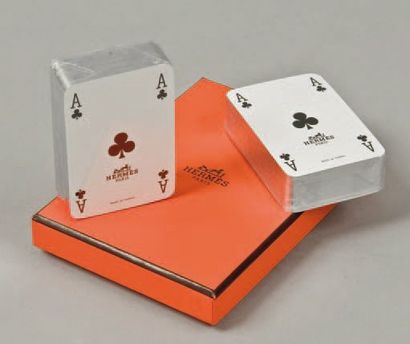 HERMÈS Paris made in France Lot de deux mini jeux de cartes plastifiés à décors de...