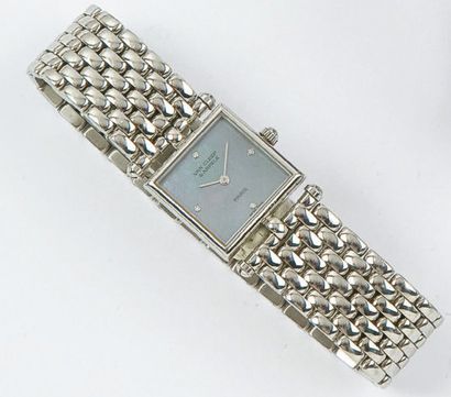 VAN CLEFF & ARPELS Classique. Bracelet montre de dame en acier, cadran nacre et index...