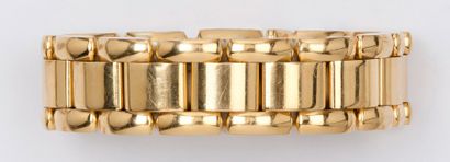 CHAUMET Bracelet en or jaune à maille pont.
Signé Chaumet.
P. 137,9g.