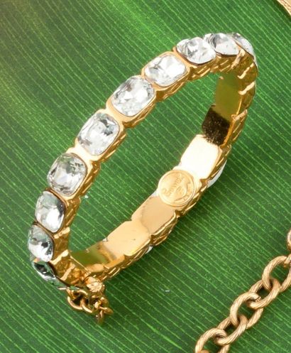null CHANEL - haute couture Printemps / Été 1985 Bracelet jonc ouvrant en métal doré...
