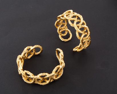 null CHANEL - haute couture circa 1980 Ensemble de deux bracelets joncs ouverts,...