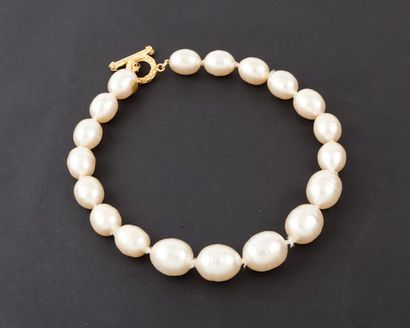 null CHANEL - Collection prêt-à-porter Printemps / Été 1993 Collier choker de perles...
