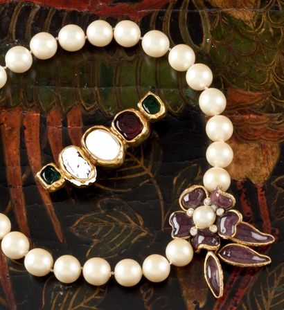null CHANEL par Gripoix circa 1970 / 1980 Magnifique collier de perles d’imitation...