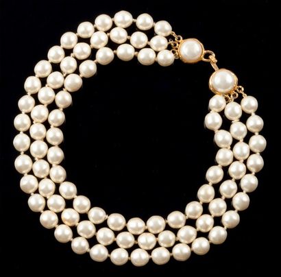 null CHANEL circa 1984 / 1989 Collier trois rangs de perles d’imitation blanches...