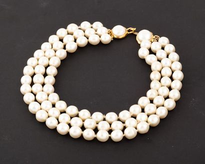 null CHANEL circa 1984 / 1989 Collier trois rangs de perles d’imitation blanches...