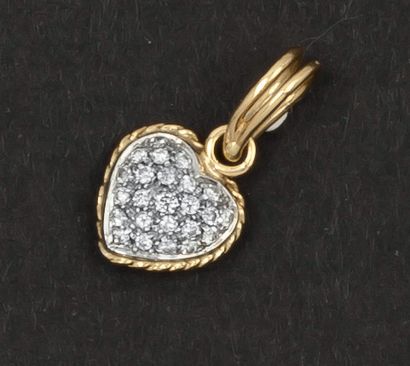 null Pendentif «Coeur» en or jaune et gris ciselés orné d’un pavage de diamants taillés...