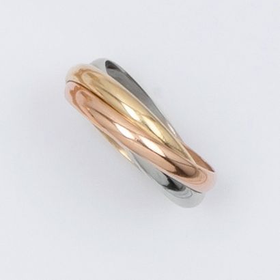 CARTIER «Trinity» - Alliance trois anneaux en or de trois couleurs.
Signée: Cartier.
Tour...