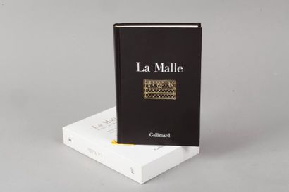 null Lot composé d'un livre " La malle recueil de nouvelle " édition Gallimard et...