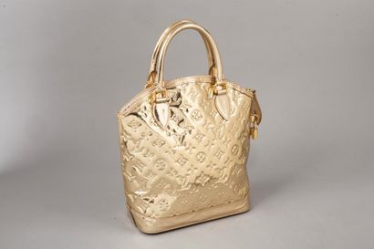 null Louis VUITTON par Sylvie Fleury année 2007

Sac "Lockit" 24cm en cuir vernis...