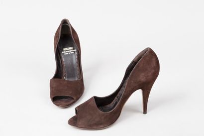 null Cheap And Chic MOSCHINO

Paire d'escarpins peep-toes en daim cacao, talons recouverts...