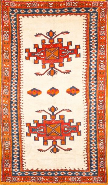 null Tapis de Taznakht, Maroc. A large Taznakht carpet, Morocco. Tapis d’atelier....