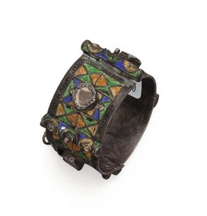 null Bracelet, et deux pendentifs, Maroc, Anti Atlas occidental, XXe siècle Lot en...