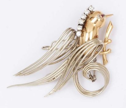 null Broche «Oiseau de Paradis» en or jaune et fils d'or gris ornée de six diamants...