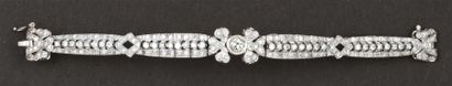 null Bracelet en platine et or gris entièrement serti de dia­mants taillés en brillant,...