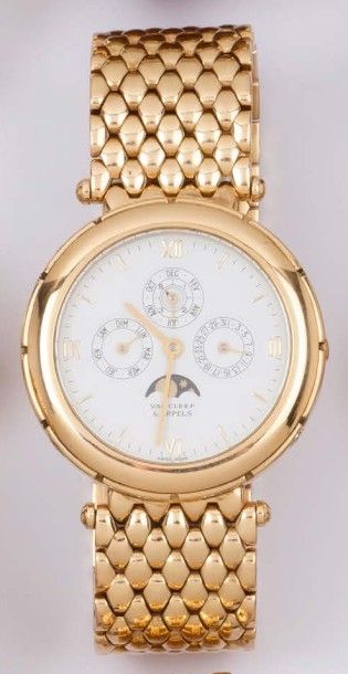 VAN CLEEF & ARPELS Quantième Perpétuel. Bra­celet-montre en or jaune, cadran blanc...