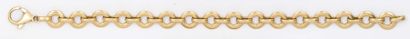 null Bracelet articulé en or jaune à maillons ronds ajourés.
P. 22,1 g.