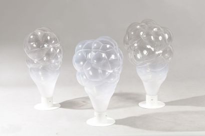 MATHIEU LEHANNEUR (NE EN 1974) Suspension lumineuse en verre soufflé, 2010 Système...